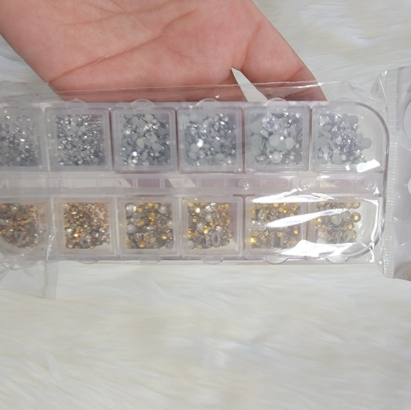 App. 5000pcs different sizes, 2 colors in 1 pack flatback rhinestones - Picture 3 of 3